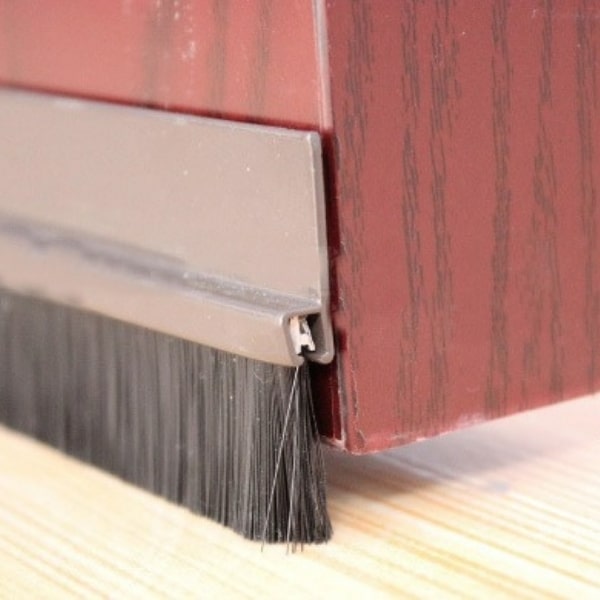 סף דלת מברשת - צבע לבן - אורך 1 מטר