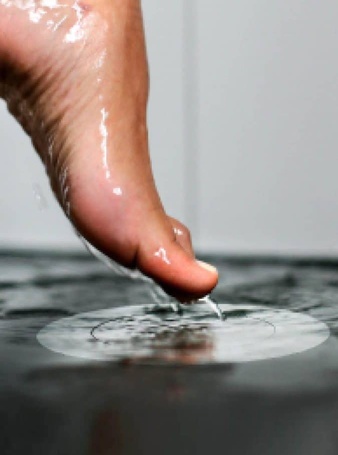 מכסה ביוב עגול עם שפה - לבן pumpit